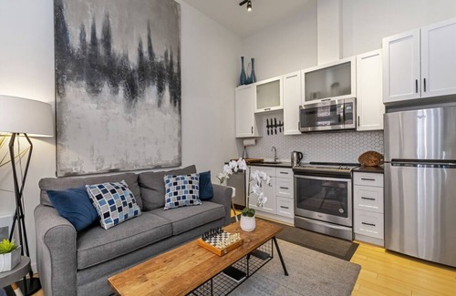 Downtown Victoria Condo | Charming Victoria loft in Downtown, parking inc, clean