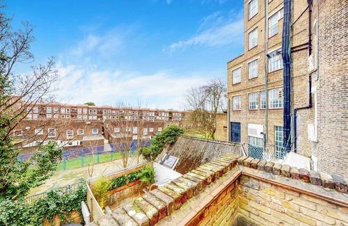 Finsbury Apartment | Charming Victorian 1-Bed Flat-3 mins to bus stop