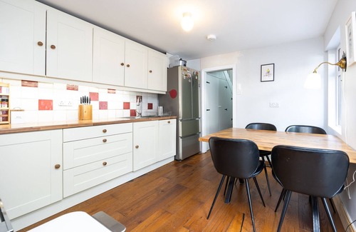 Dublin House | Charming Victorian 3BD townhouse with free parking