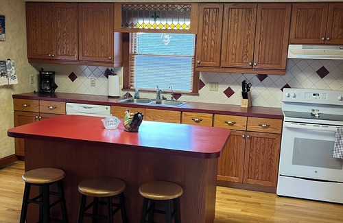 Fairbank House | Charming Victorian 4-bedroom, 2-bathroom house in Fairbank, IA, sleeps 8.