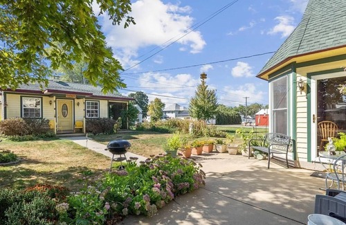 Fairbank House | Charming Victorian 4-bedroom, 2-bathroom house in Fairbank, IA, sleeps 8.