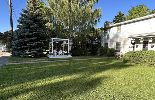 Cody House | Charming Victorian-Style Guest House