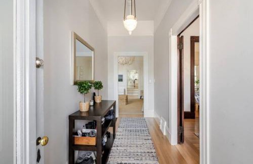Hayes Valley House | Charming Victorian Oasis with an Elegant and Spacious Haven