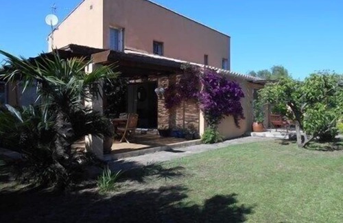 Les Bormettes Villa | Charming villa close to the beach with 3 air-conditioned bedrooms.