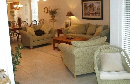 Sea Pines Villa | Charming Villa, Walk to Beach & Golf Courses, Fully Equipped