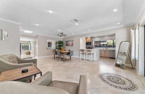 Wilton Manors Villa | Charming Villa Getaway with Pool in Wilton Manors