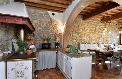 Chianni Villa | Charming villa in Chianni,Pool,garden, A/C, Pergola for al fresco dining,sleep 9