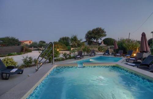 Sisan Villa | Charming villa Nera with pool and hydromassage near the beach