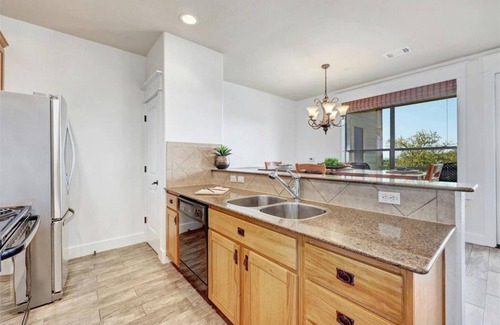 Leander Condo | Charming Villa on Lake Travis in Hill Country at Hollows Resort, Pools, Trails, Marina
