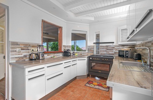 Sainte-Anne House | Charming villa, pool and garden, on the beach road