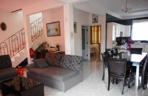 Flic-en-Flac Villa | Charming villa with swimming pool 5 minutes from the beach and shops