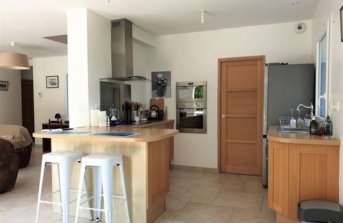 Tregastel House | Charming Villa with Free WIFI, Garden, 700m from Beach - Trégastel