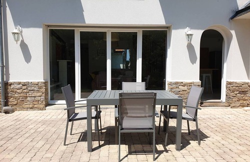 Tregastel House | Charming Villa with Free WIFI, Garden, 700m from Beach - Trégastel