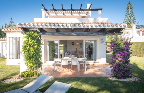 Elviria House | Charming villa with garden and private pool