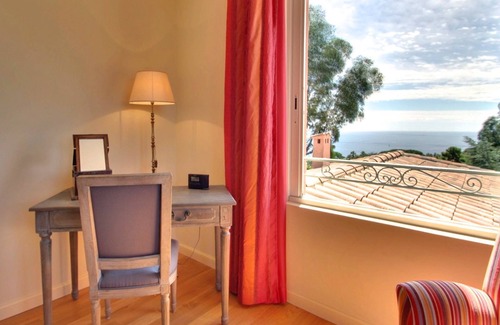 Vallauris Villa | Charming villa with pool and sea view, ideal for family or friends