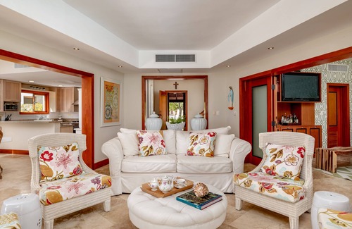 Barrio New York Villa | Charming villa with pool, bbq and sea view.