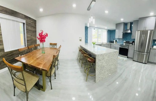 Miramar Villa | Charming Villa with Pool and Lake View