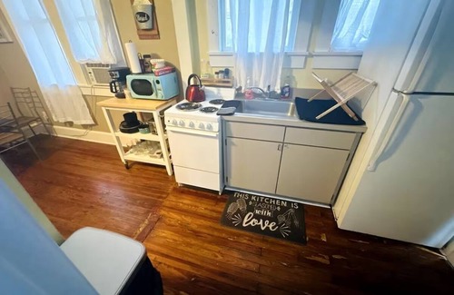 Innovation District Apartment | Charming vintage apartment in nice Gainsville