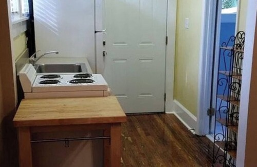 Innovation District Apartment | Charming vintage apartment in nice Gainsville