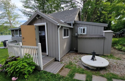 Monkton Cottage | Charming vintage cottage with a 50s vibe just steps away from Cedar Lake!
