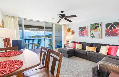 Wailua House Lots House | Charming Wailua Bay View Oceanfront Top Floor with an Amazing View!