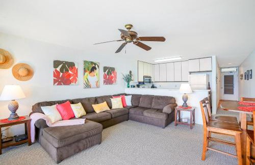 Wailua House Lots House | Charming Wailua Bay View Oceanfront Top Floor with an Amazing View!