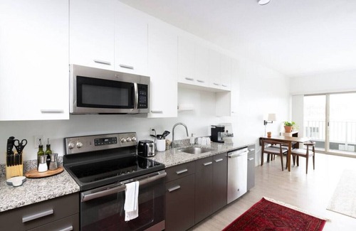 Fifth Ward Apartment | Charming Walker's Point Apt with Balcony