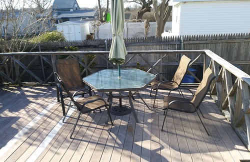Portsmouth House | Charming water front home Quiet walkable beach neighborhood. Portsmouth R.I.
