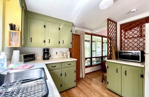 North Port Cottage | Charming Waterfront Summer Cottage on Bay of Quinte (*NEW DOCKS*)