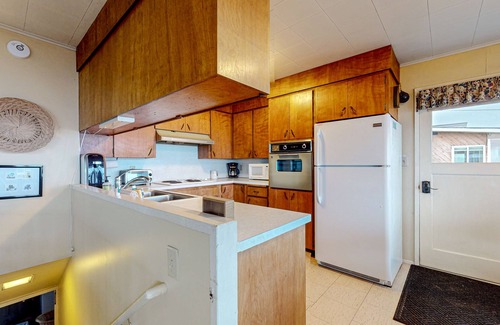 Camano Island House | Charming waterfront home with expansive deck & gorgeous sunset views
