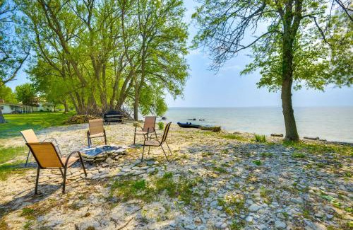 Three Mile Bay House | Charming Waterfront Retreat on Lake Ontario