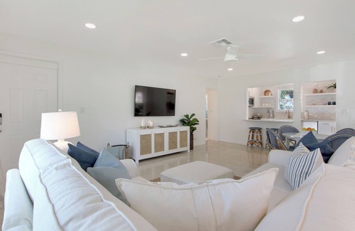 Inlet District House | Charming Waterfront 3-bedroom house in Jupiter Inlet Village District