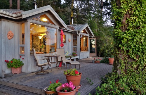 Freeland Cottage | Charming Waterfront Cottage-NO CLEANING FEE-Water, Mountain & Sunset View