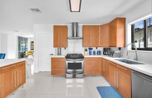 Ojus House | Charming Waterfront in Aventura | Stunning Stay