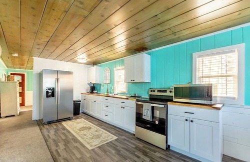 Bayview House | Charming waterfront retreat with boat dock