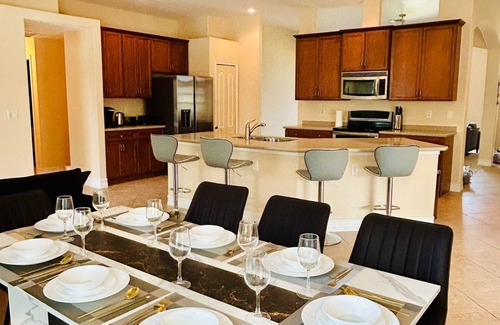 Cape Coral Villa | Charming waterfront pool villa