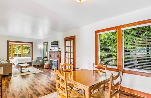 Burley House | Charming waterfront escape with fast WiFi, furnished deck, & a full kitchen