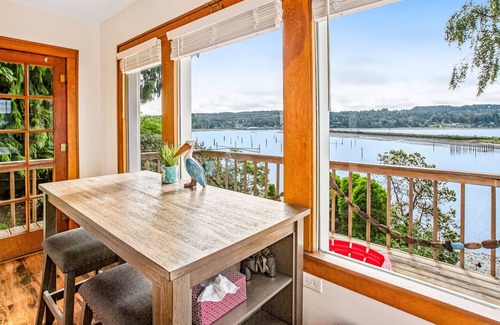 Burley House | Charming waterfront escape with fast WiFi, furnished deck, & a full kitchen
