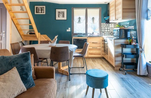 Le Menil Ski Chalet | Charming waterside chalet La Zaubette