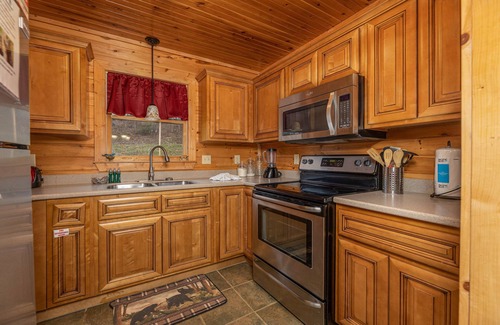 Gatlinburg - Pigeon Forge Cabin | Charming Wears Valley Log Cabin