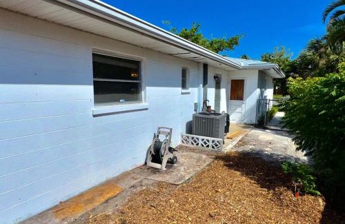Bradenton House | Charming West Bradenton House