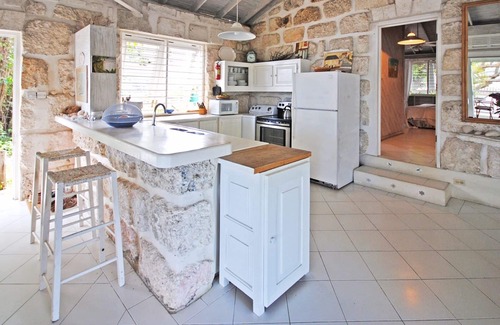 Merlin Bay House | Charming West Coast Cottage Near Beach