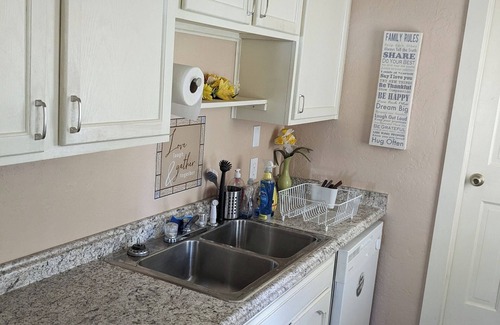 Windsor Apartment | Charming Windsor Apartment: Easy access to Katy and Rock Island Trails.