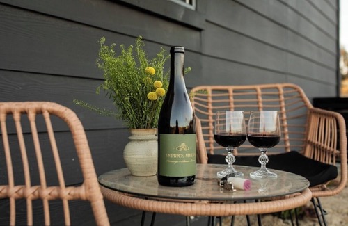Creston House | Charming Wine Country Coop Retreat