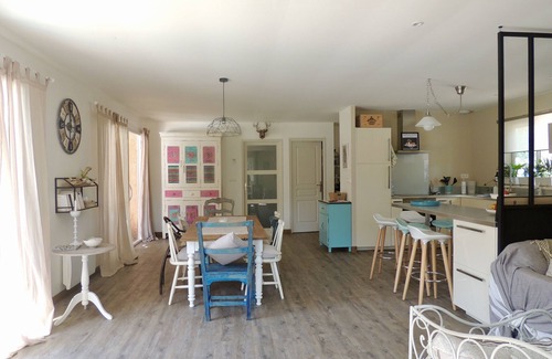 Leon Villa | Charming wooden villa, in the forest, near beaches 4bedrooms, 1SDB + 2 SDD