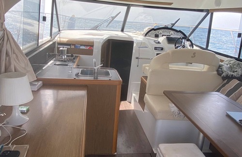 Puerto Calero Boat Rental | Charming Yacht with Sea Views, Wi-Fi and Air Conditioning
