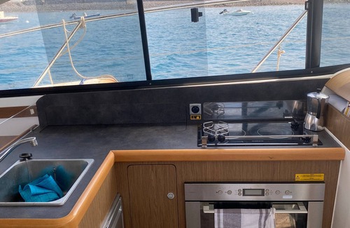 Puerto Calero Boat Rental | Charming Yacht with Sea Views, Wi-Fi and Air Conditioning