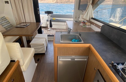 Puerto Calero Boat Rental | Charming Yacht with Sea Views, Wi-Fi and Air Conditioning