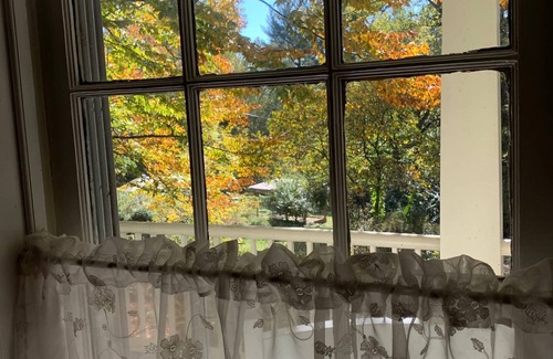 Sharpsburg House | Charmingly renovated historic Canal House on C&O along Potomac close to Antietam