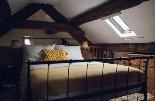 Beddgelert Apartment | Charmingly Restored 17th Century Grade II Listed Barn with Cosy Log Burner - Ty Hebog